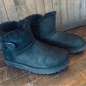 Ugg black mini Bailey button boot!  Size 8! Still have lots of wear left in them